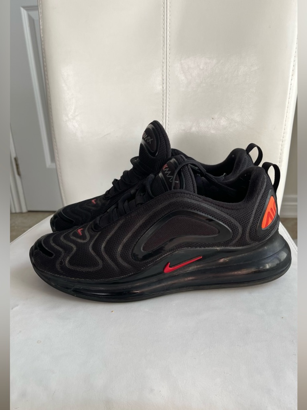 Nike Air max 720 black crimson size 9